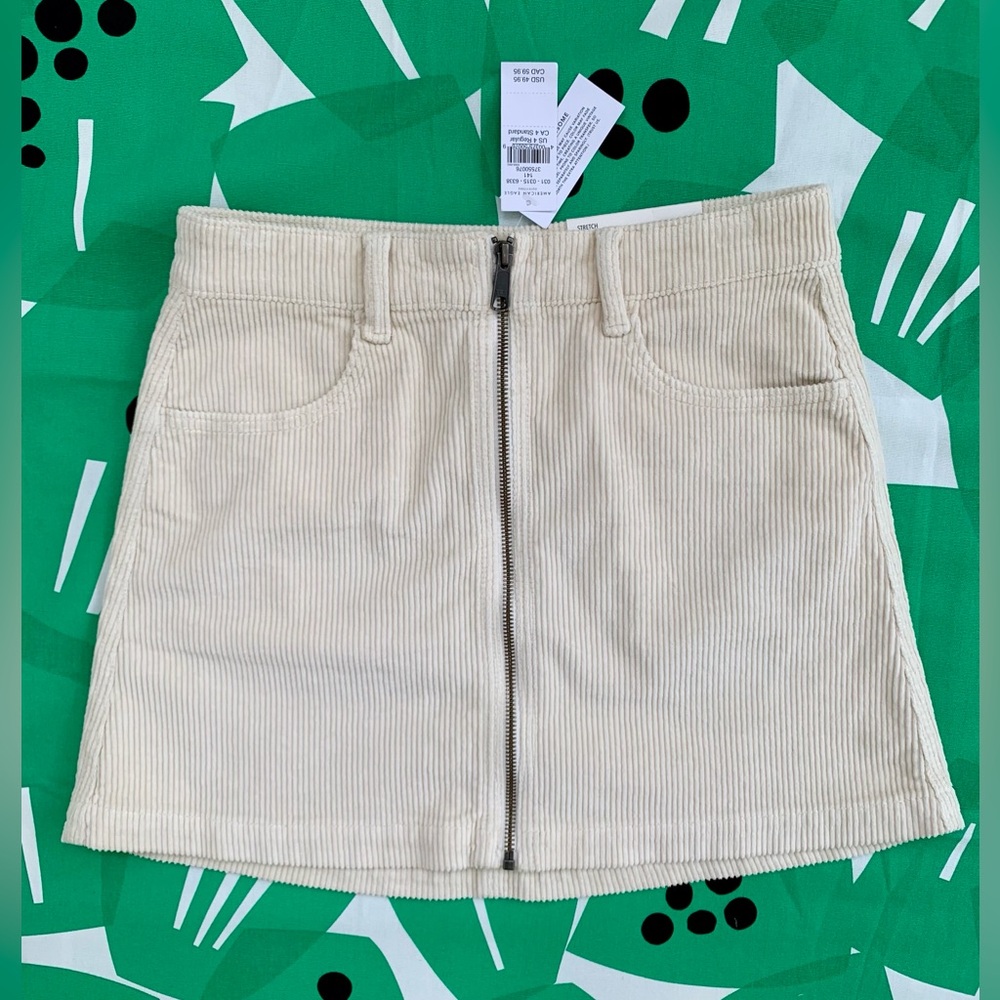 NWT AE Zip-Up Corduroy Mini Skirt in Empire Cream (Sz. 4)